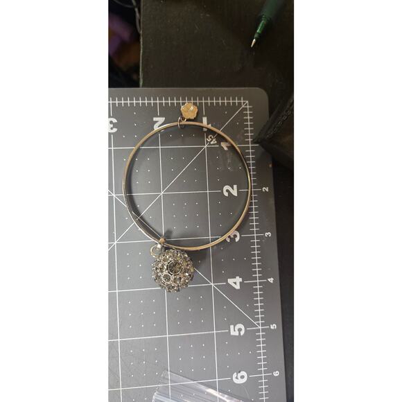 Trina Turk rhinestone round ball Bangle Bracelet bangle signed - Picture 6 of 6